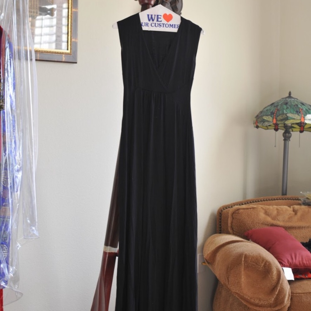 Black V-neck maxi dress